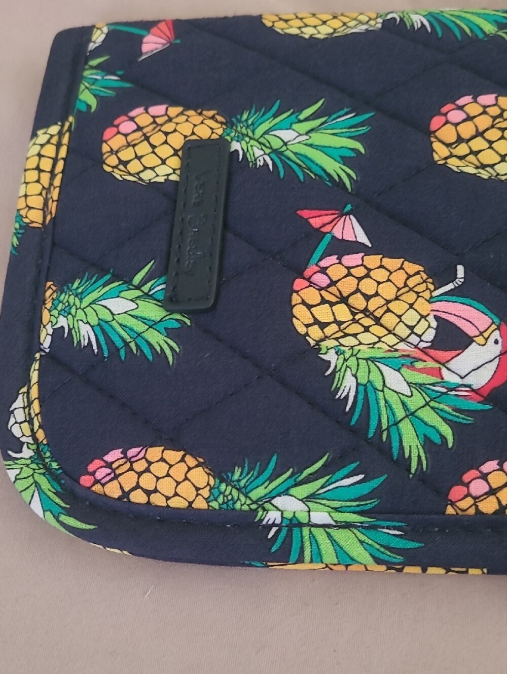Vera Bradley Quilted Pineapple Print Curling And Flat Iron Cover- Navy - Picture 2 of 8